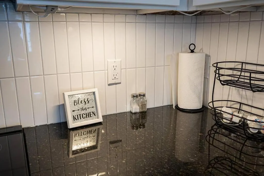 Chic 1-Bedroom Modern Apt With Gym & Free Parking Charlotte Apartment