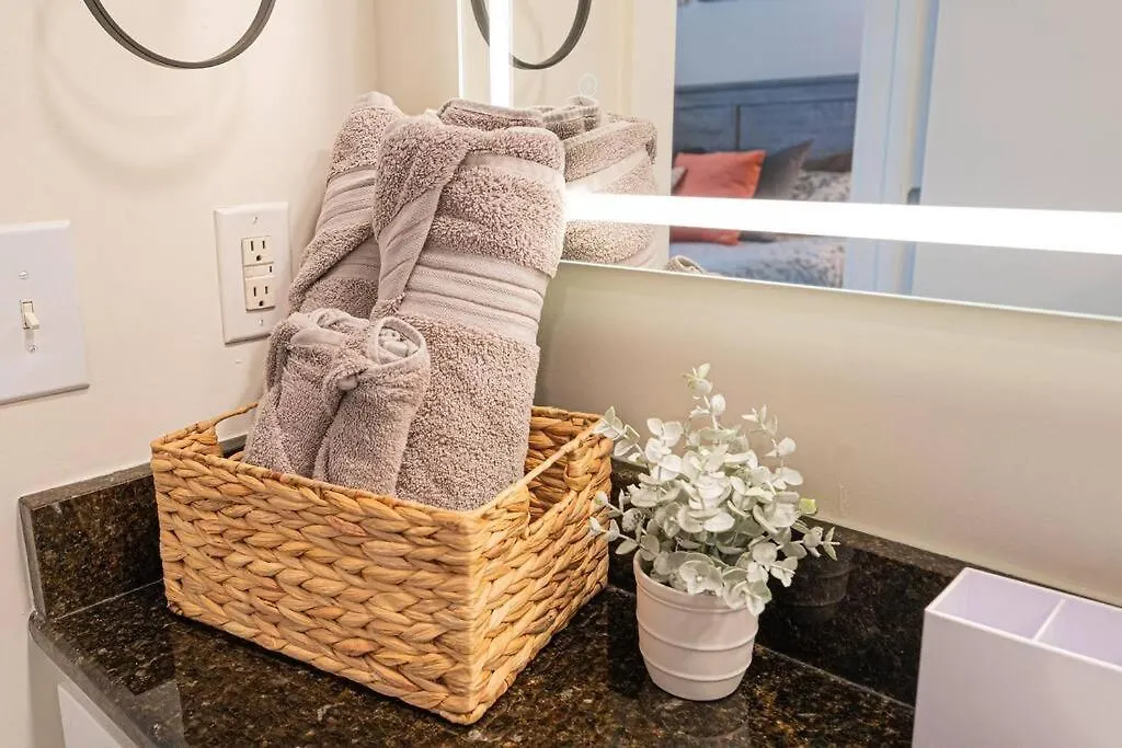 Chic 1-Bedroom Modern Apt With Gym & Free Parking Charlotte 0*,