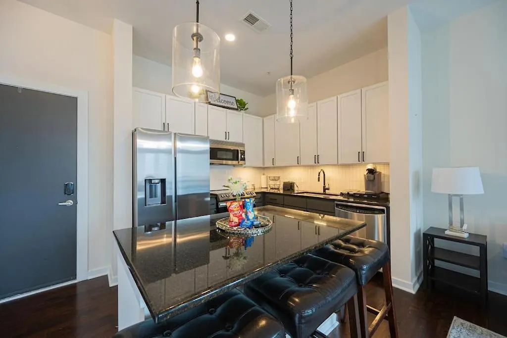 Chic 1-Bedroom Modern Apt With Gym & Free Parking Charlotte Apartment