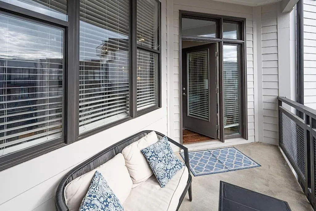 Chic 1-Bedroom Modern Apt With Gym & Free Parking Charlotte Apartment